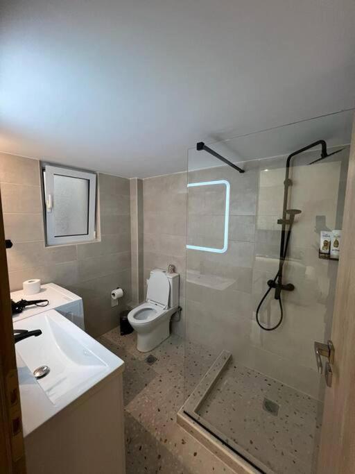 Cozy New Apartment Nearby Metro أثينا المظهر الخارجي الصورة