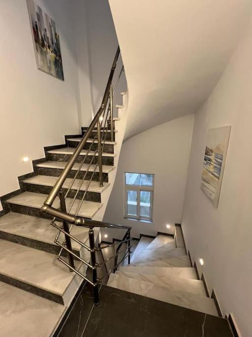 Cozy New Apartment Nearby Metro أثينا المظهر الخارجي الصورة